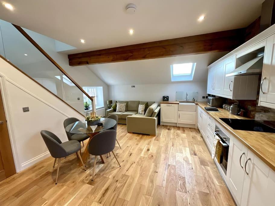 Apt D In Old Grade 2 Converted Farmhouse Market Weighton Exterior foto