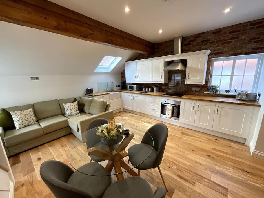 Apt D In Old Grade 2 Converted Farmhouse Market Weighton Exterior foto